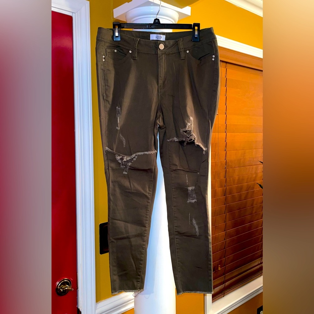 Wanna Betta Butt Distressed Jeans